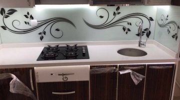 MUTFAK TEZGAH ARASI CAM